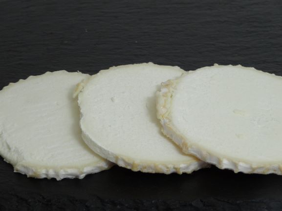 Queso de Cabra curado en rodajas con piel - 7,7  cm - 50 gr